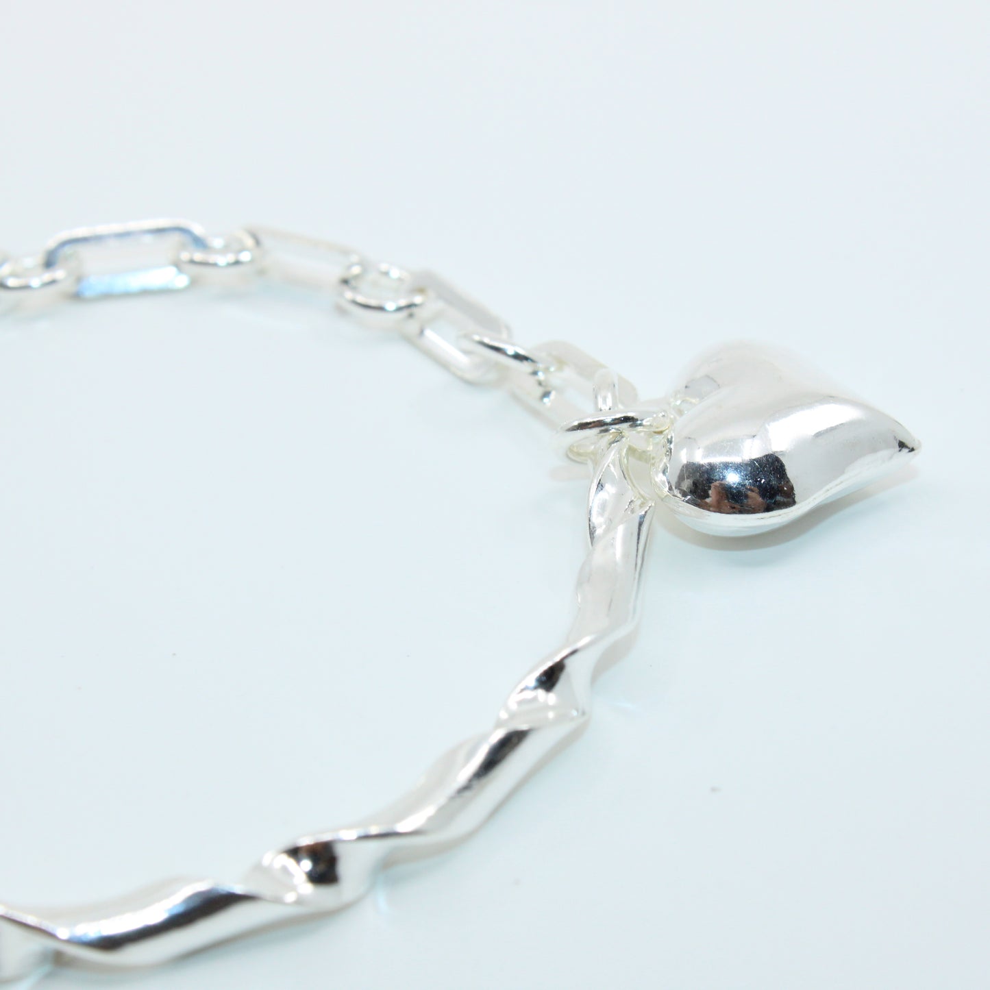 Brățară din Argint Semifixa Rasucita cu Inimioara