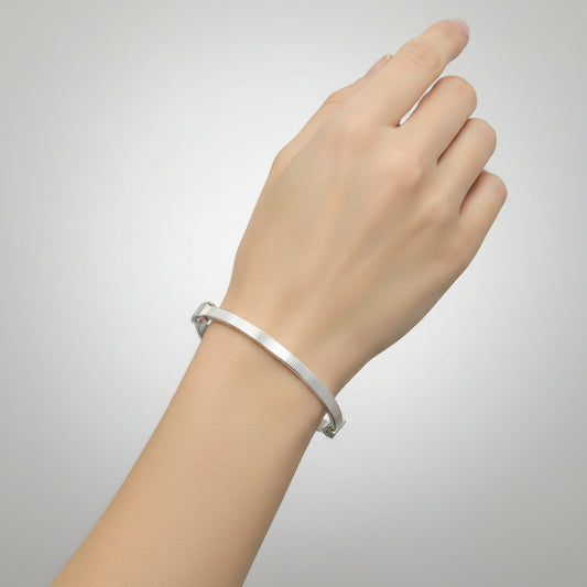 Brățară fixă din argint cu striații fine