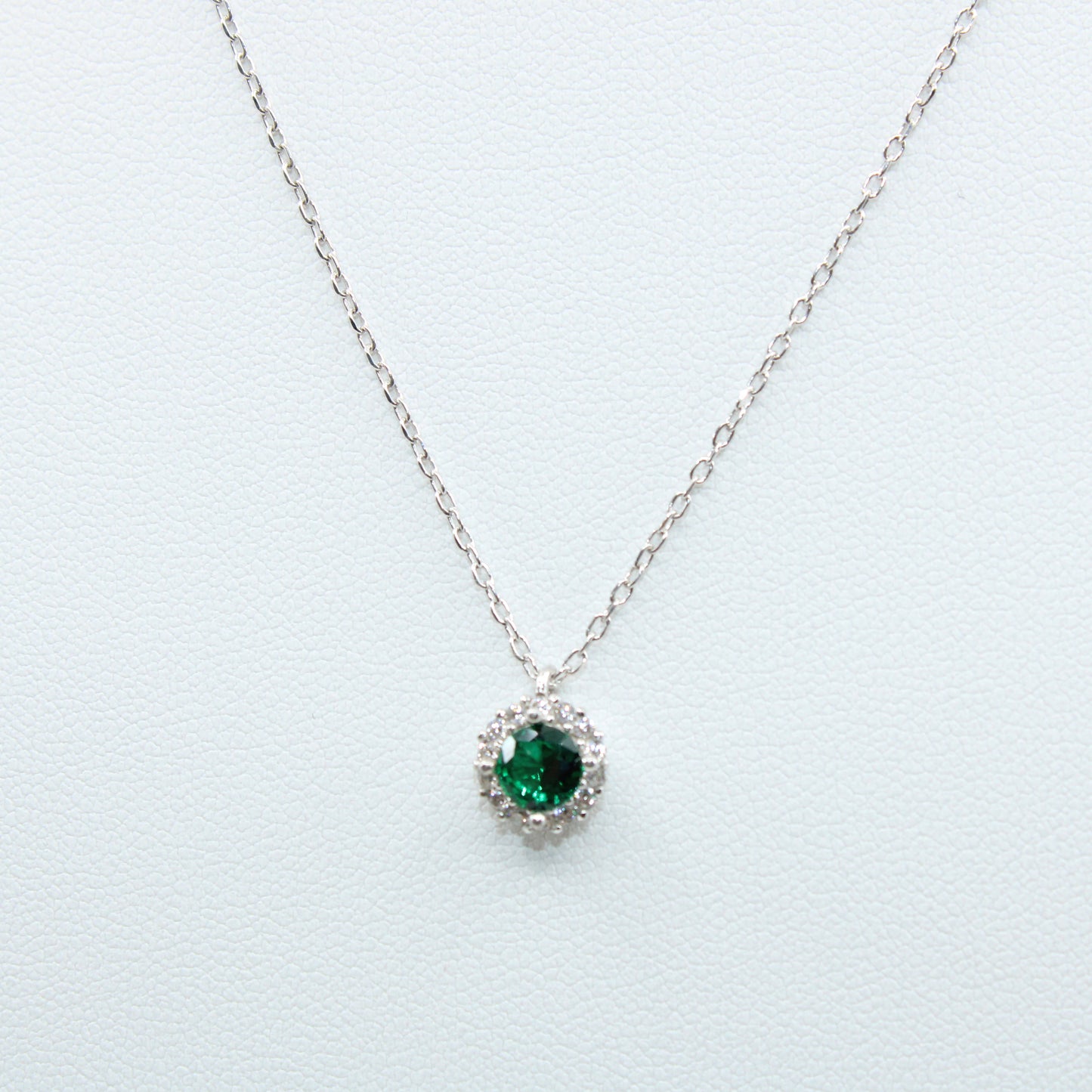 Colier Argint Cu Pandativ Cristal Verde Si Pietricele