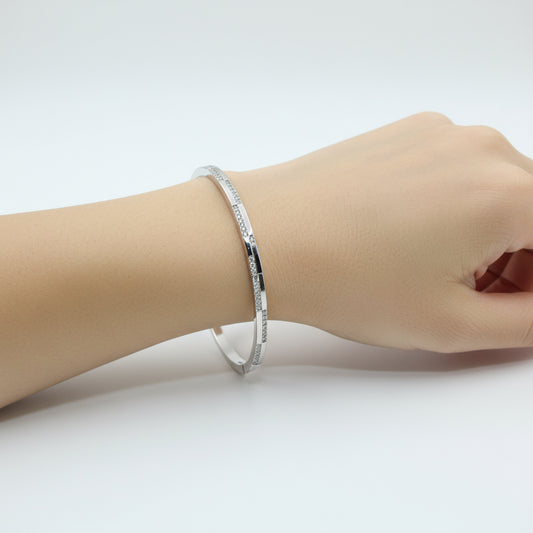 Brățară fixă din argint cu pietricele